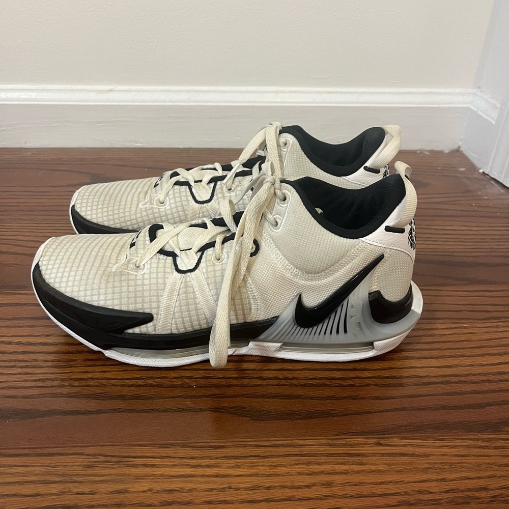 Nike Lebron Witness 7 Basketball Shoes